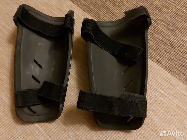 Детские футбольные щитки nike