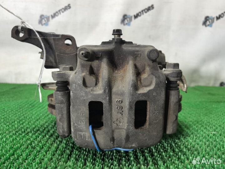 Ступица передняя левая Mazda Bongo Friendee SG5W