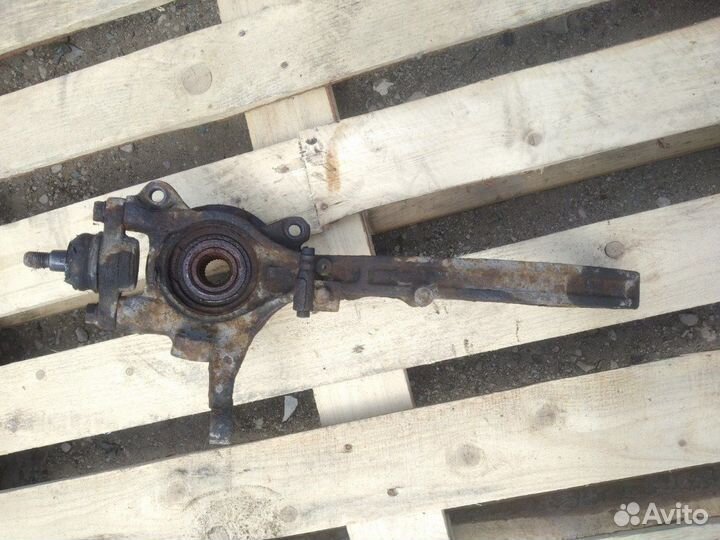 Поворотный кулак передний правый Hyundai Sonata EF