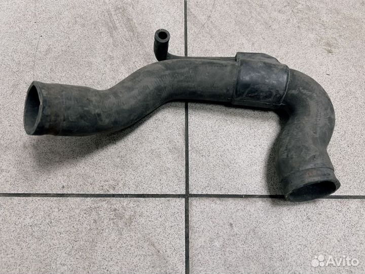 Патрубок системы охлаждения Mercedes W638 Vito V