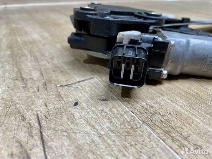 Стеклоподъемник задний левый Honda Civic 8 4D