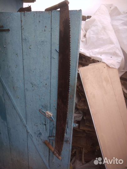 Счётчик, лампа керосиновая, пила