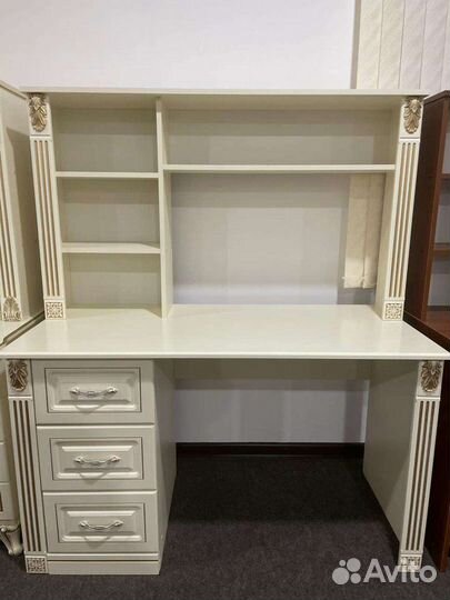 Столик для учёбы