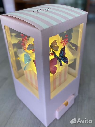 Коробка букет из бабочек в наличии на 8 марта