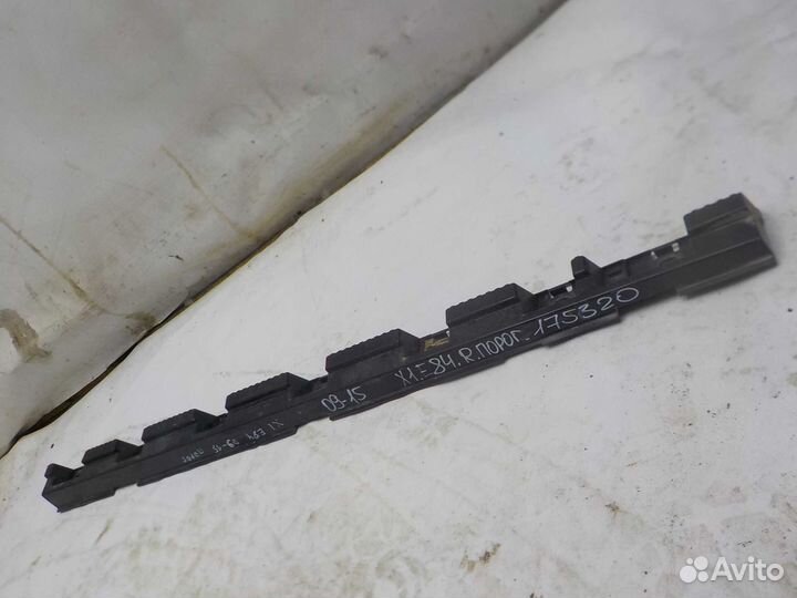 Кронштейн накладки порога BMW 1 e84