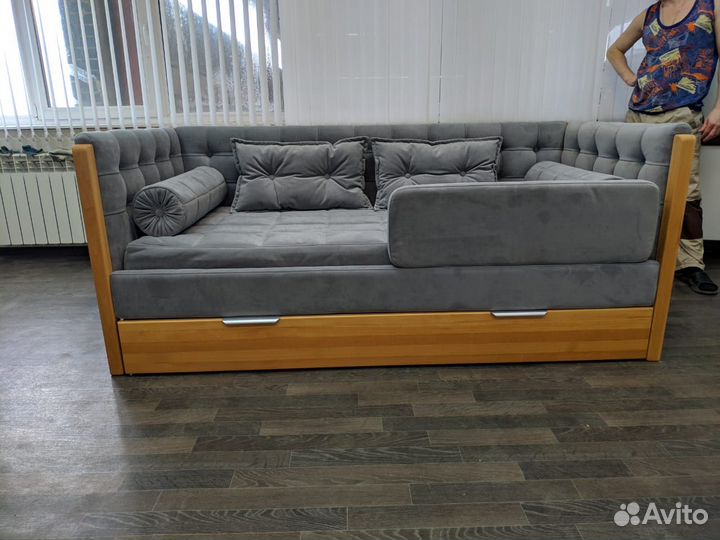 Детская кровать из массива с мягкими бориками