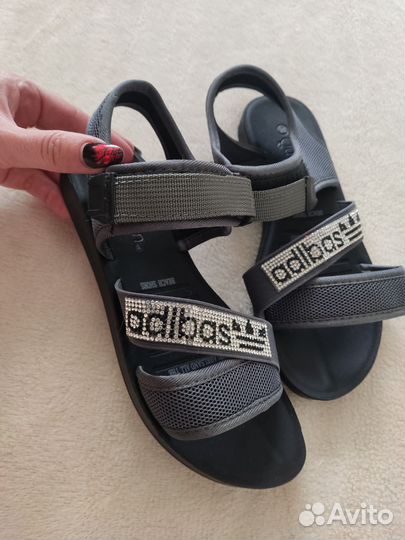 Сандали новые 36