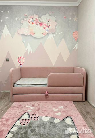 Детская кровать с мягкой спинкой