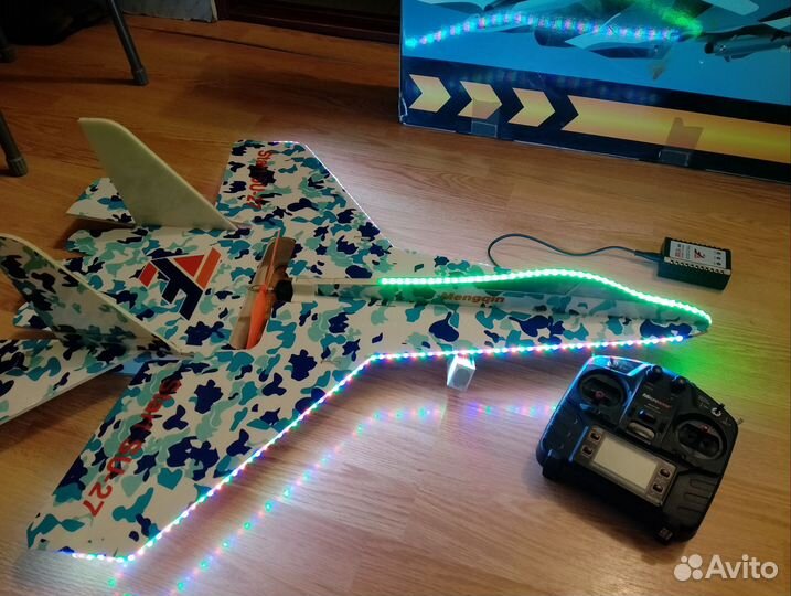 Самолет на пульте управления су 27