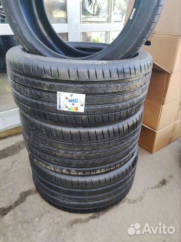 Michelin Pilot Sport 4 S 285/40 R22 и 325/35 R22