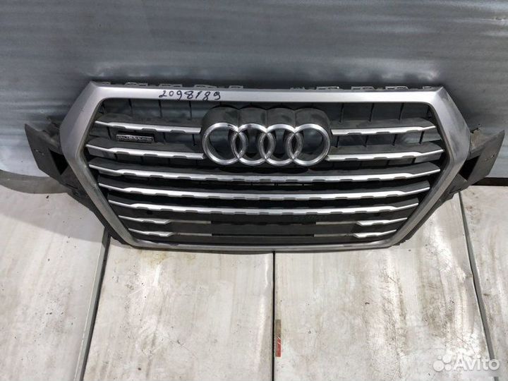 Решетка радиатора Audi Q7