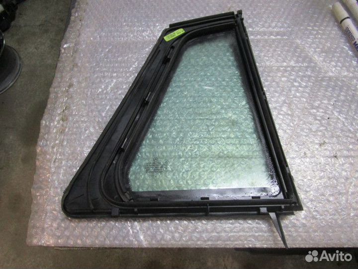 Стекло двери задней левой (форточка) Mercedes Benz