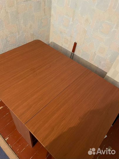 Стол книжка