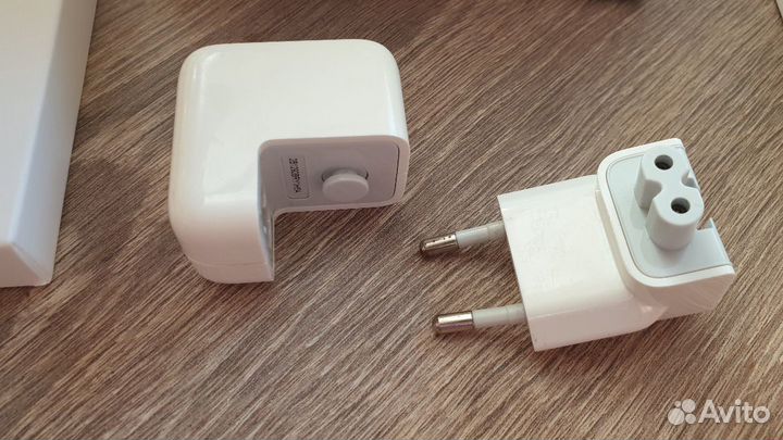 Универсальная док-станция MC746ZA/A от Apple