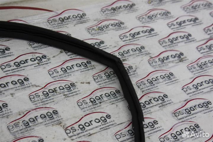 Уплотнитель стекла двери передней правой Nissan Q