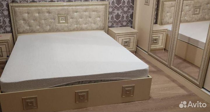 Спальный гарнитур