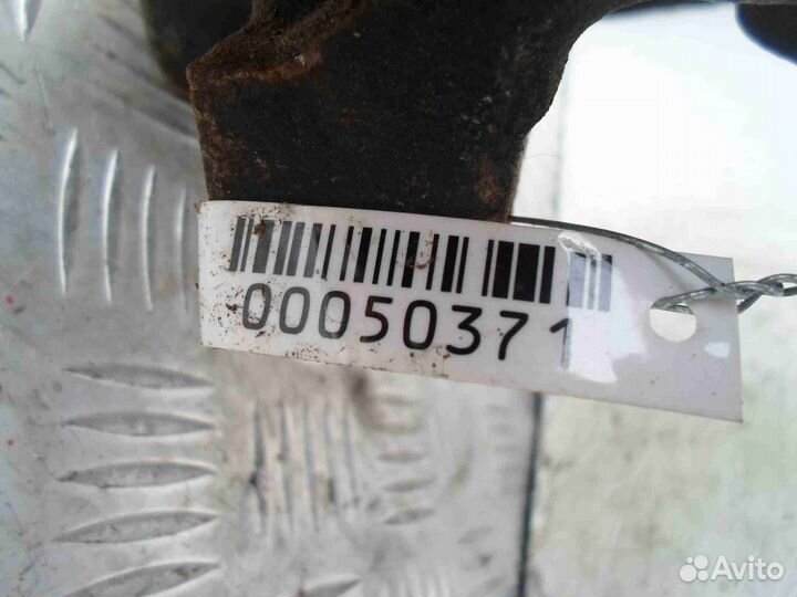 Кулак поворотный левый Volkswagen Passat B5 GP