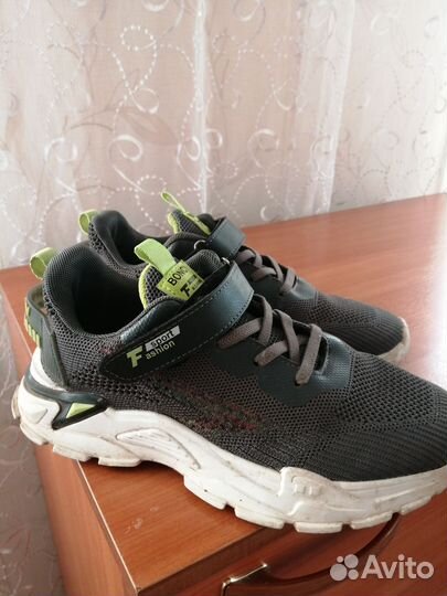 Кроссовки детские