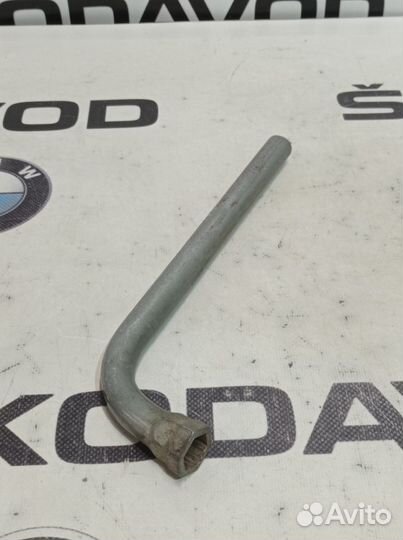 Баллонный ключ Skoda Octavia A5 (1Z) 1.6 BSE 2010