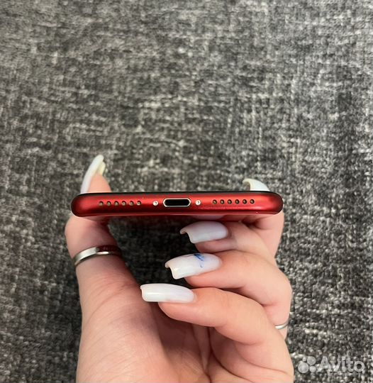iPhone SE, 64 ГБ