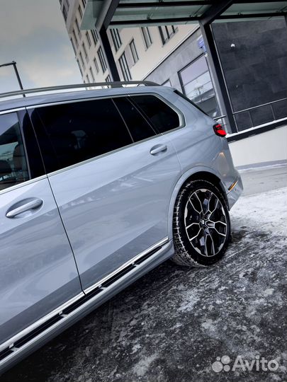 BMW X7 3.0 AT, 2024, 14 000 км