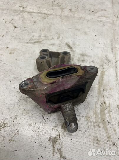 Левая опора двигателя opel Astra j 1.4 турбо