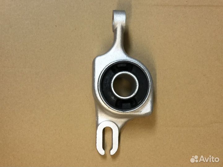 Сайлентблок задний Jeep Grand Cherokee WK2