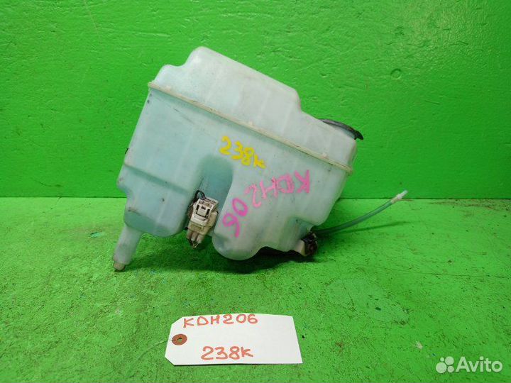 Бачок стеклоомывателя Toyota Hiace KDH206