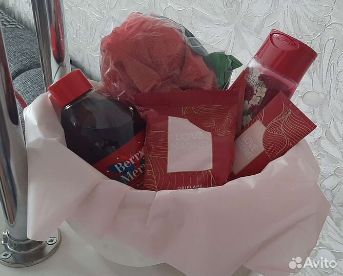 Корзина подарочная с косметикой