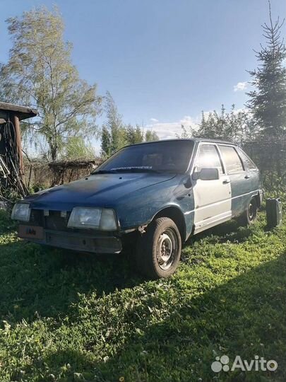 ИЖ 2126 1.6 МТ, 2003, 32 000 км