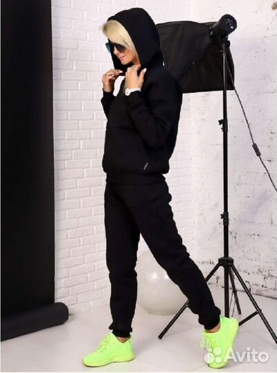 Спортивный костюм женский