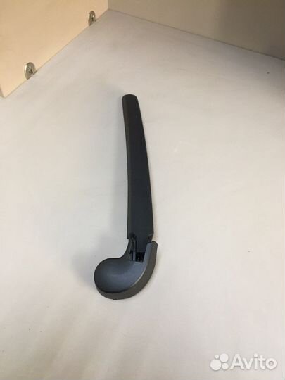 Поводок заднего дворника Ауди Ку5 А1