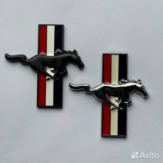 Шильдик Ford Mustang Серебряный металлический (пара)