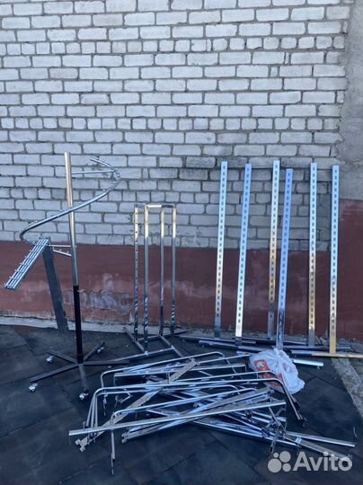 Вешалки и стойки для одежды