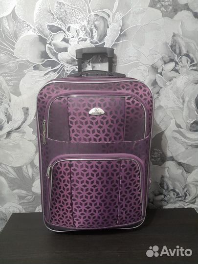 Чемодан на колесах большой