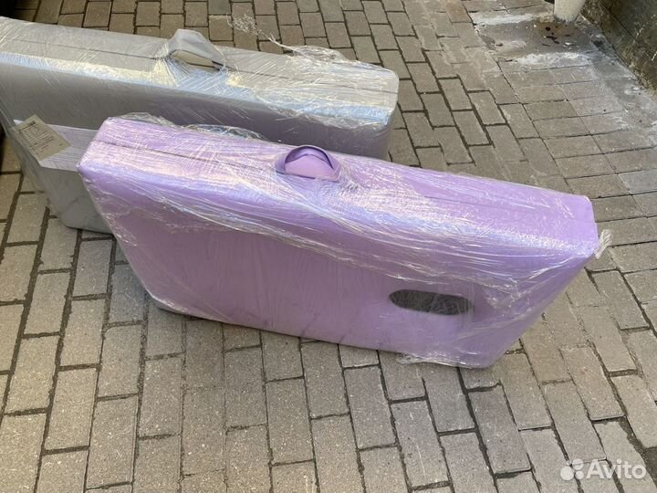 Кушетка на стальных ножках конструкции чемодан