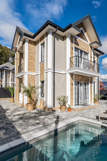 Дом 180 м² на участке 4 сот.