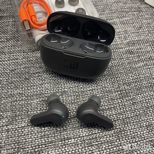 Беспроводные наушники JBL wave 200 TWS чёрные б/у