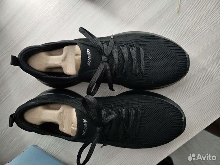 Кроссовки новые