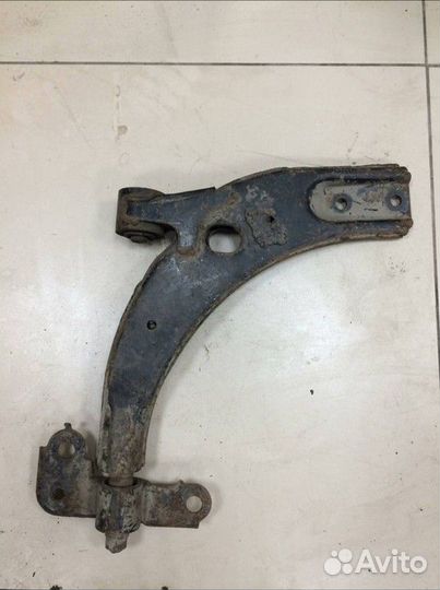 Рычаг подвески передний правый Kia Spectra