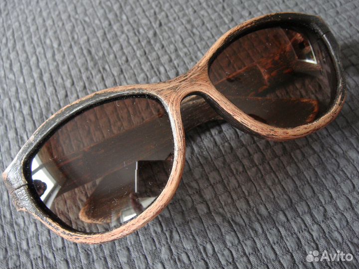Очки солнцезащитные в деревянной оправе