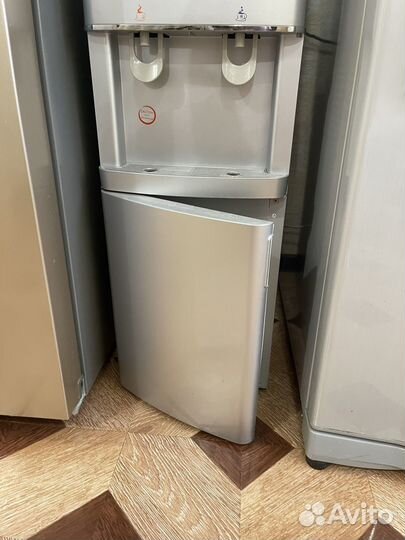 Кулер для воды с нижней загрузкой