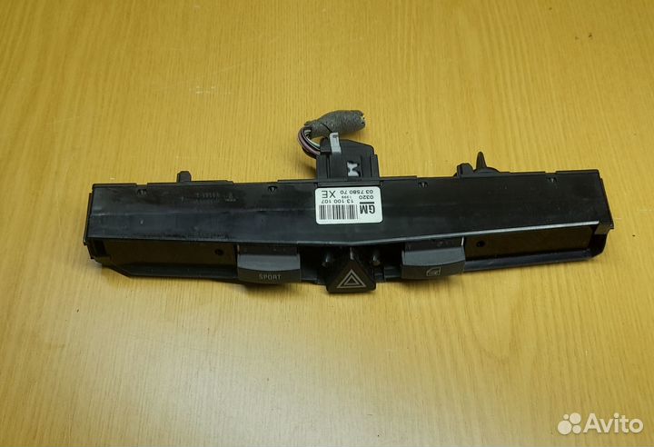 Кнопка аварийной сигнализации Opel Astra H