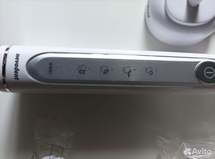 Ультразвуковая зубная щетка новая