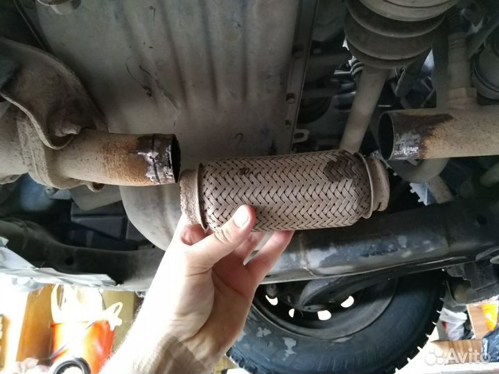 Замена гофры глушителя MB C-Класс II Рест.2004-08