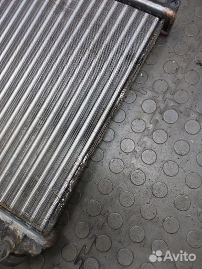 Радиатор охлаждения двигателя Lexus IS, 1999