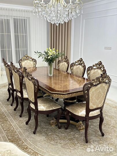 Стол и стулья в гостиную. В наличии