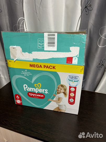 Женские вещи и бюстгальтеры коробкой 42