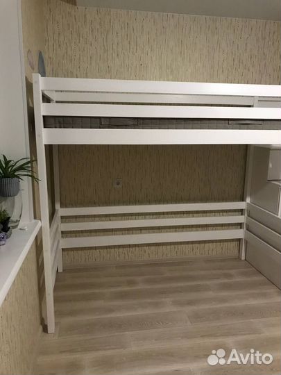 Кровать двухъярусная чердак