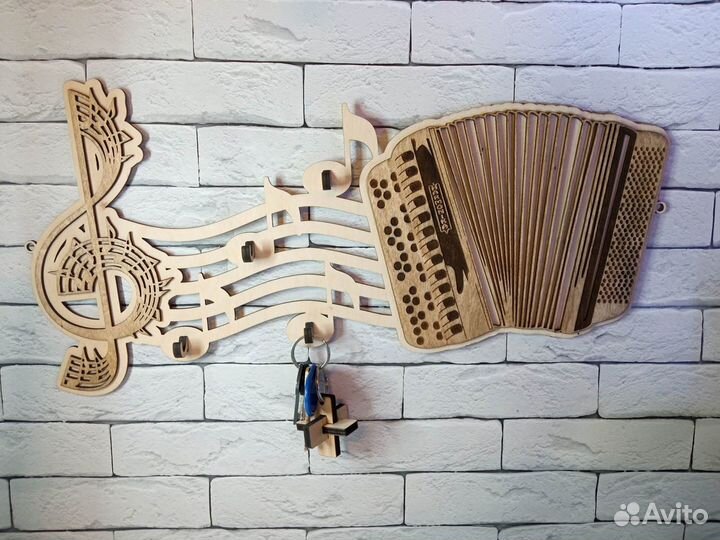 Календари, полки, светильники из фанеры